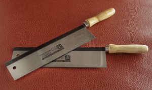 Scie à grecquer à ruban